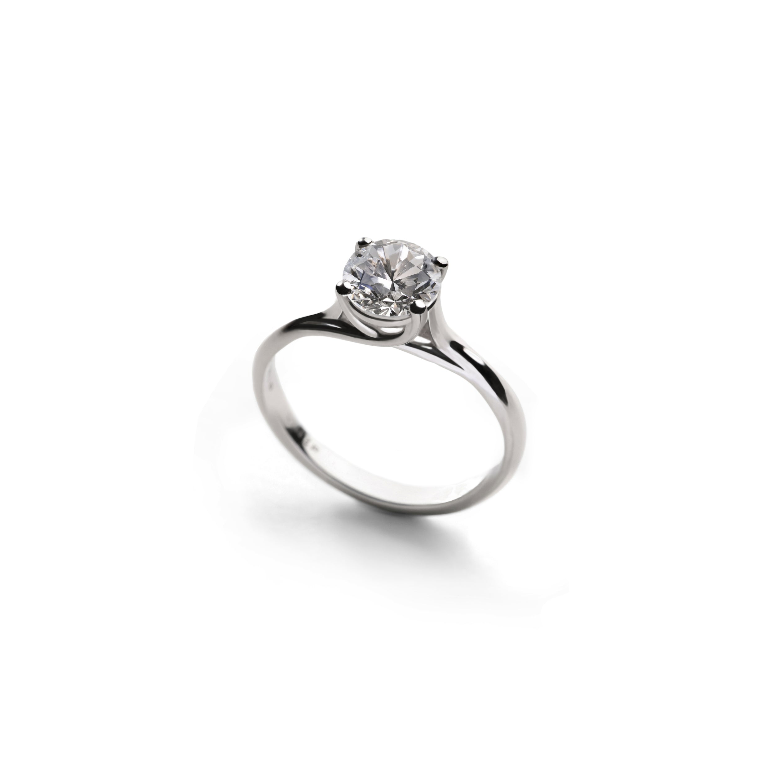 Anello Solitario Round montatura Puro