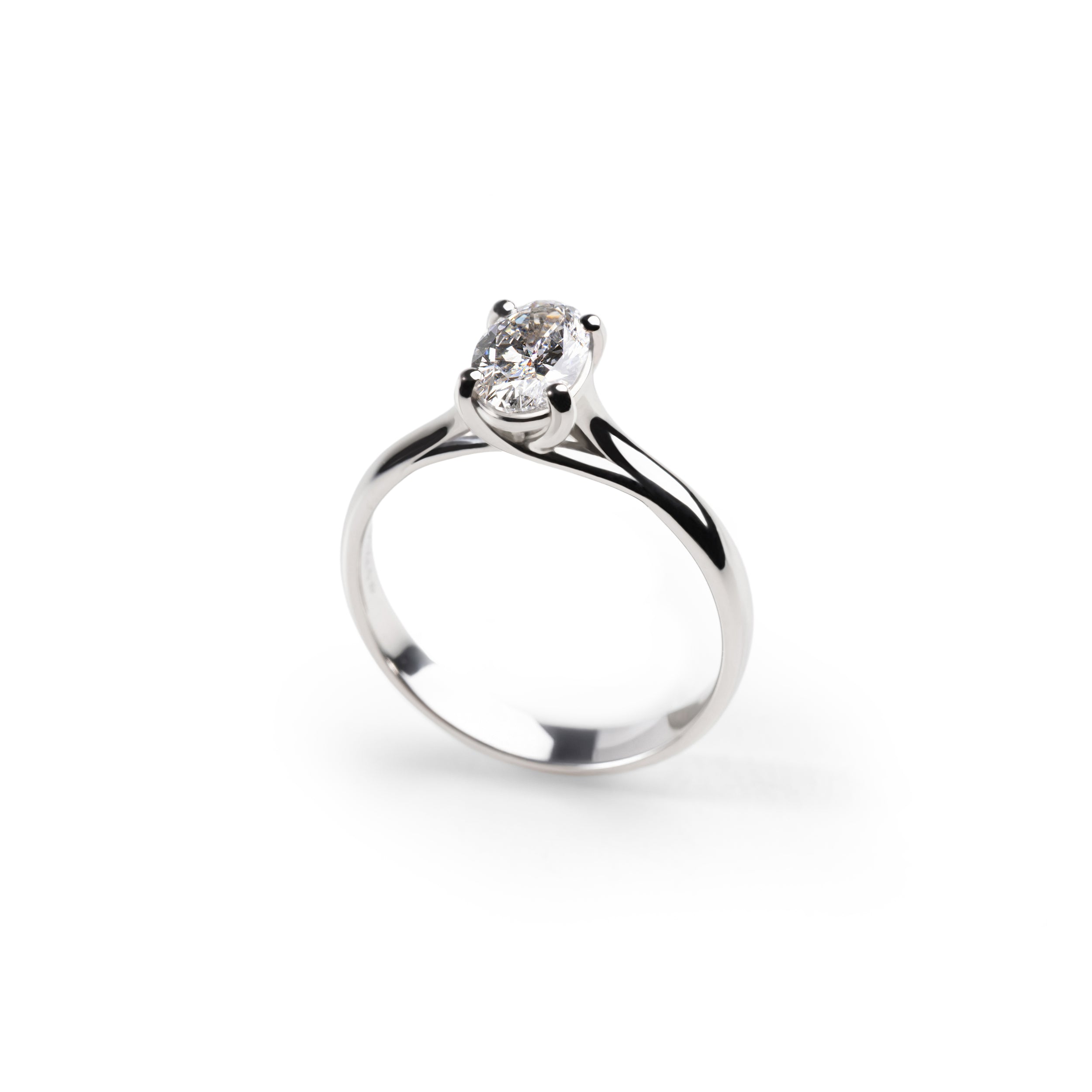 Anello Solitario Ovale montatura Puro