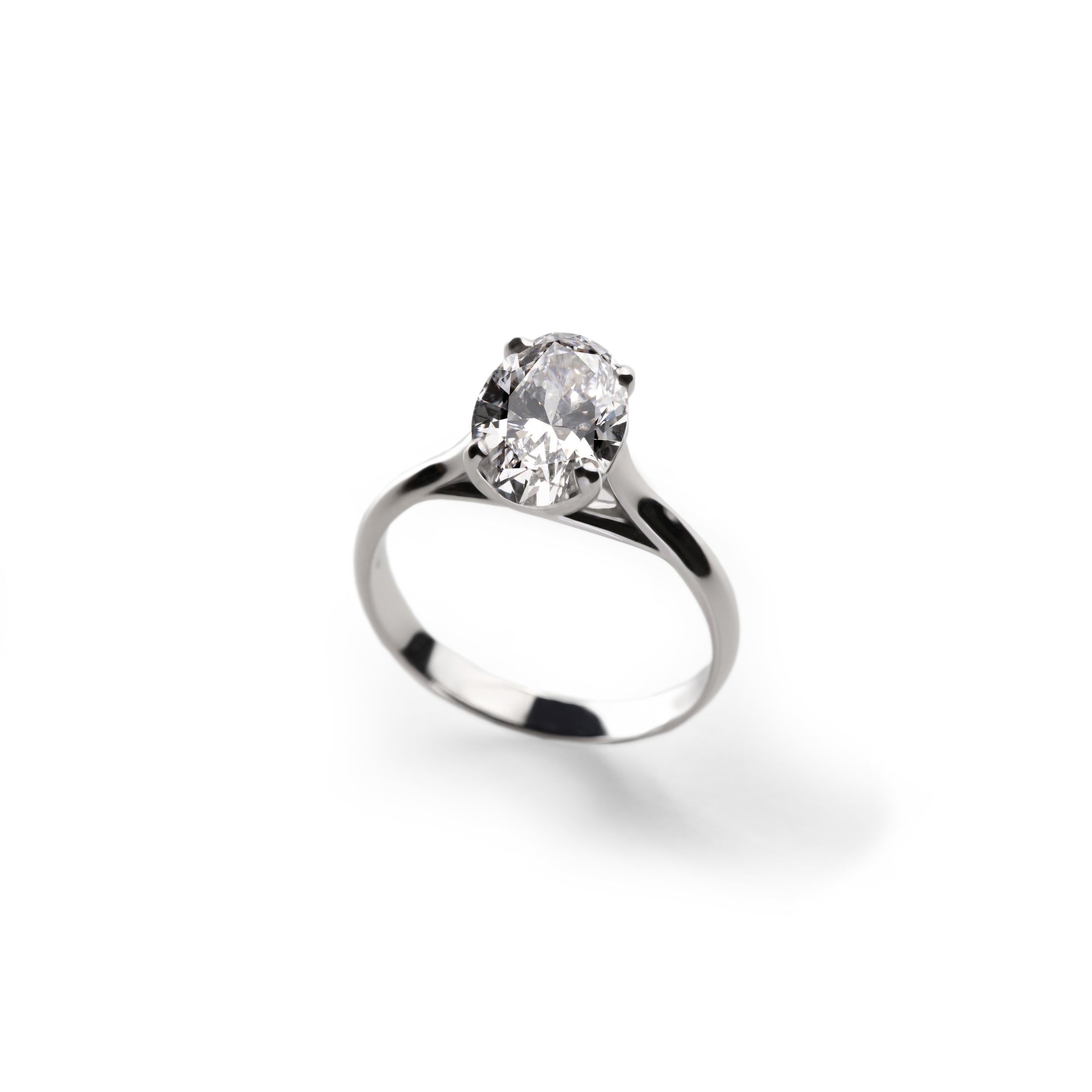 Anello Solitario Ovale Grande montatura Puro