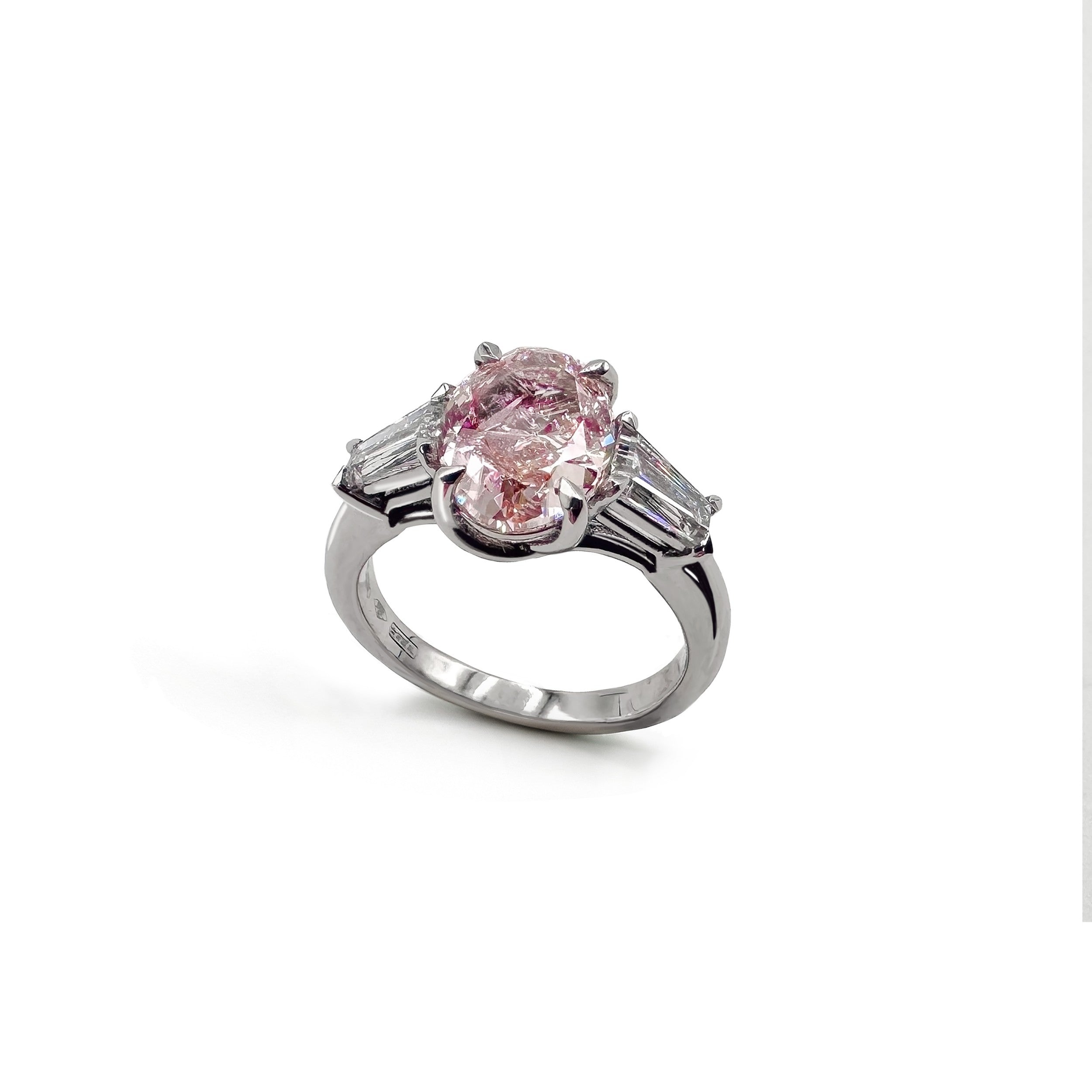 Anello Solitario Ovale Fancy Pink+Dimanti triangolari